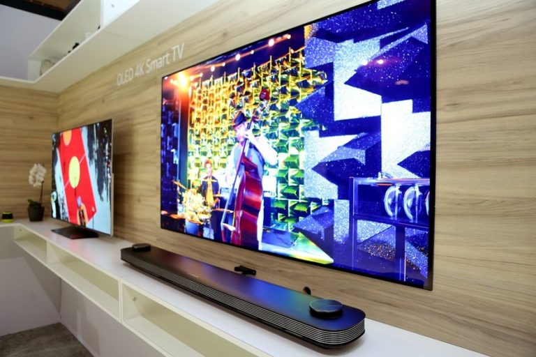 Read more about the article 4 Television Technology Trends to Watch