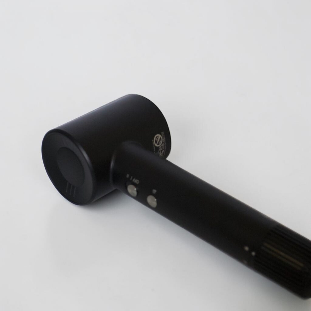 Noya_Model2_Hairdryer-Photoroom